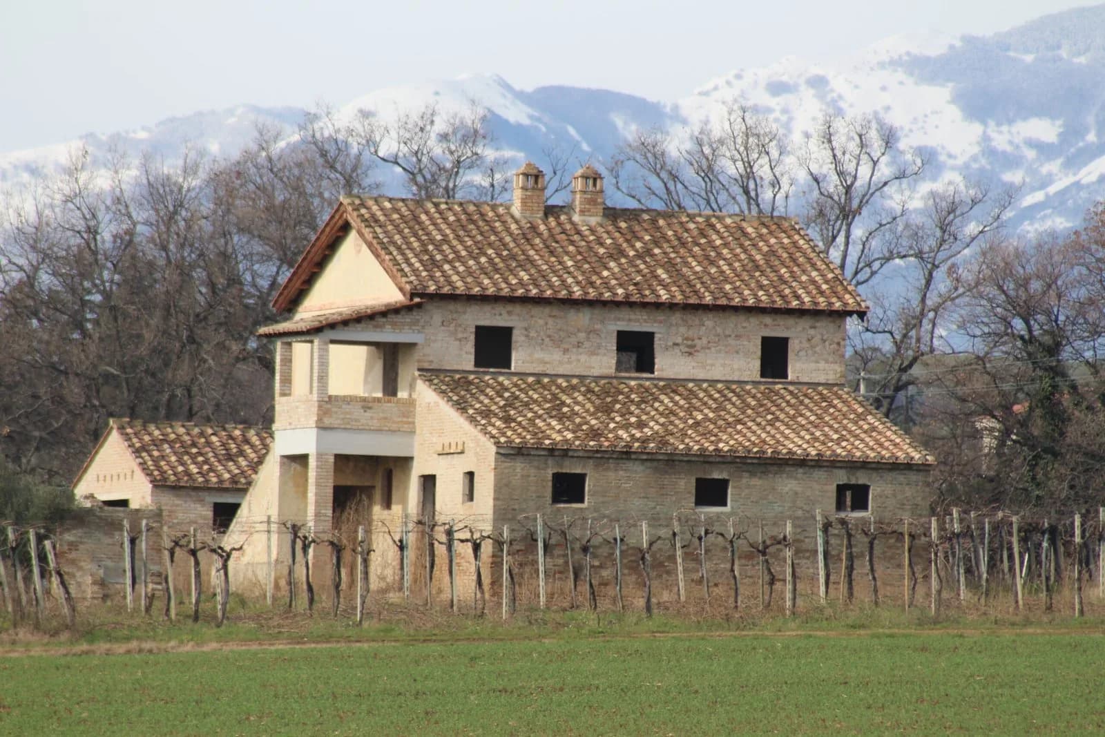Casale ristrutturato con vista sulle montagne